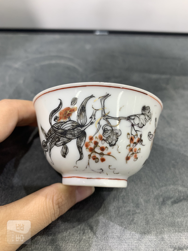 清雍正墨彩矾红描金外葡萄纹内金玉满堂纹小杯 - 图4